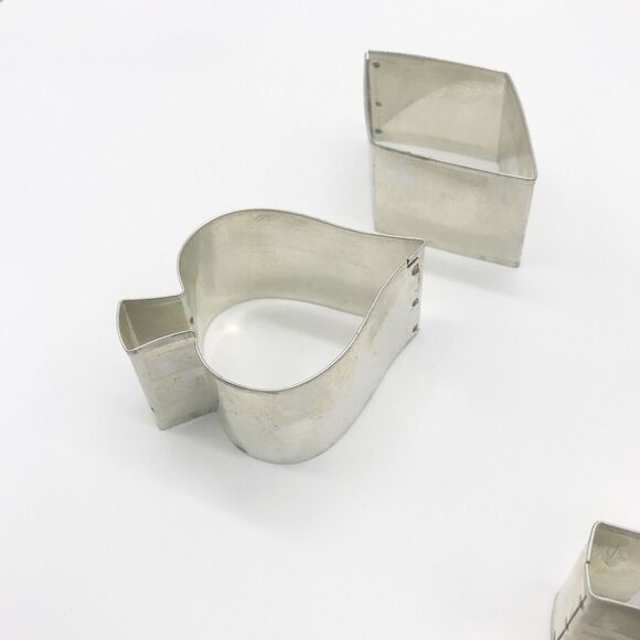 Vintage Cookie Cutters Mid Century Metal MCM 6 Piece Set Star Moon Heart Etc - Picture 6 of 12